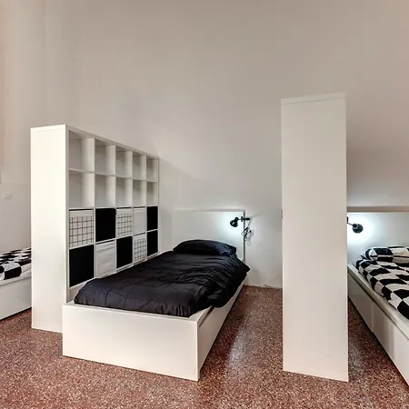 Pensión Calamai By The River