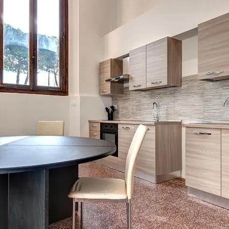 Pensión Calamai By The River *