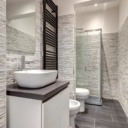 Pensión Calamai By The River